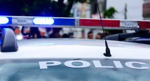 Une voiture des policiers.